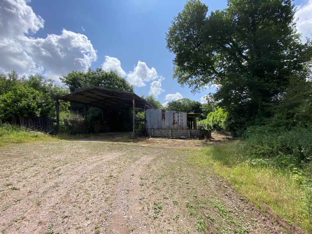 Lot: 143 - LAND AND BARNS WITH PRIOR PLANNING APPROVAL GRANTED - General view of site/barn